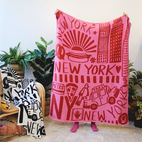 Nyc Decor, Apple Home, New York Homes, Knit Throw Blanket, Knit Blanket, Cozy Gift, Classic Decor, Apartment Inspiration, Knitted Throws