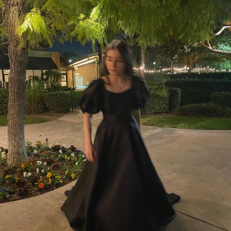 Modest Party Wear Dresses, Modest Party Dress Elegant, Elegant Modest Dresses Prom, Modest Teen Dresses, Dress For Prom Night Classy, Farwell Idea Dress, Dress For Farewell, Black Formal Dress With Sleeves, Farewell Dress Ideas