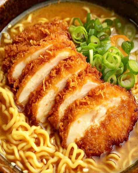 Try this savory Miso Ramen with crispy Chicken Katsu! A quick, comforting dish perfect for ramen lovers. Ready in under 40 minutes. Miso Ramen With Chicken Katsu, Katsu Curry Noodles, Noodles Recipes With Chicken, Simple Miso Ramen, Crispy Chicken Ramen, Traditional Ramen Recipe, Kujirai Ramen, Delicious Japanese Food, Rotisserie Chicken Ramen