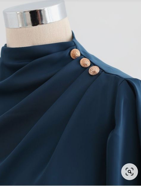 Detail Couture, Diy Necklaces, Neckline Designs, Fashion Buyer, Designs For Dresses, Satin Top, Fashion Design Clothes, Mode Inspiration, Fashion Sewing