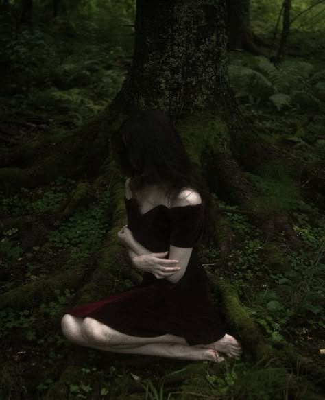 Dark Fairy Core, Fairy Core Aesthetic, Dark Forest Aesthetic, Witch Core, Forest Core, Aesthetic Forest, Dark Witch, Dark Green Aesthetic, Dreamy Photography