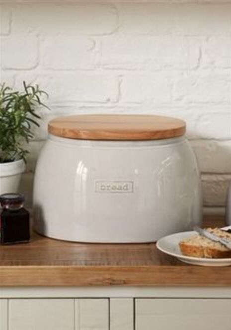 Bread Bin Ideas, Bread Storage Ideas, Ceramic Bread Box, Minimal Kitchen, Diy House Renovations, Bread Storage, Bread Bin, Kitchen Counter Decor, Gadgets Kitchen Cooking