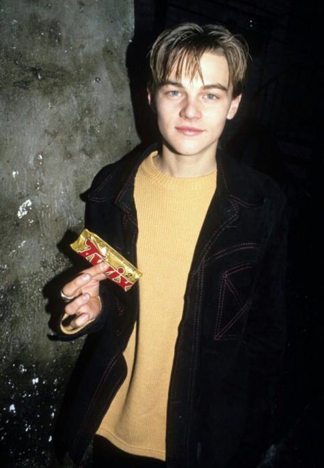 Pinterest : @elainwr Leonardo Dicaprio, Candy, Bar, Yellow, Black