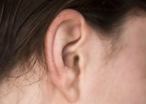 How to Treat an Itchy Ear Canal Itchy Ears Remedies, Itchy Ear, Itching Remedies, Earache Remedies, Health Reminders, Healing Ideas, Organic Medicine, Inside Ear, Swimmers Ear