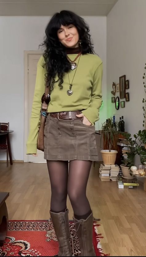 Layered Feminine Outfits, 80s Autumn Fashion, Call Fashion 2024, Scottish Inspired Outfits, 80s Green Outfit, Twee Plus Size Outfits, Light Green Purse Outfit, 70s Skirt Outfit Vintage, Library Style Outfit