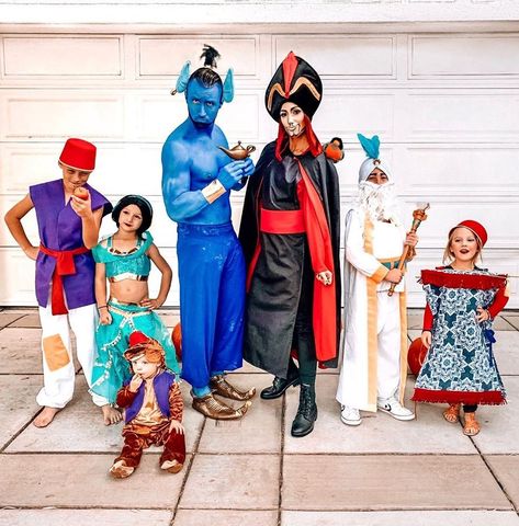 Aladdin Genie Costume, Jafar Costume, Parents With Baby, Aladdin Halloween, Family Costumes For 3, Disney Family Costumes, Genie Costume, Mom Halloween Costumes, Aladdin Costume