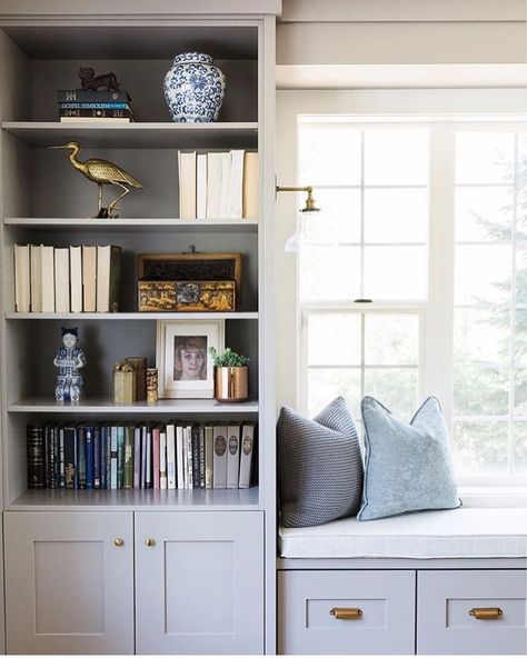 Get your bookshelf or ladder bookshelf Instagram-ready with these tips on how to style it in your home. Alpine Modern, Classic Living Room Design, Built In Window Seat, Modern Remodel, Classic Living Room, Built In Bookcase, Book Shelf, Window Seat, Room Layout