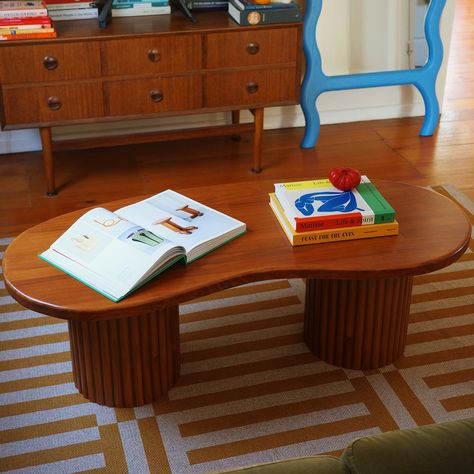 Large Kidney coffee table in walnut 🤎 70s Table, Green Coffee Tables, Made Coffee Table, Satin Coat, Walnut Coffee Table, Cloud Shapes, Pistachio Green, Hall Table, Coffee And End Tables