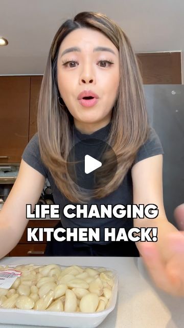 CONNIE COOKS | Easy Asian Recipes 🍜 on Instagram: "You NEED to try this garlic hack, it saves me SO much time when I cook in the kitchen!!

#garlichack #kitchenhacks #kitchentips #cookinghacks #kitchenhacks #garlic #mealprep" Cooking Hacks Videos, Garlic Hack, Kitchen Hacks Cooking, Clever Kitchen Hacks, Kitchen Hacks Food, Cooking Tricks, Easy Asian, Easy Asian Recipes, Cooking Hacks