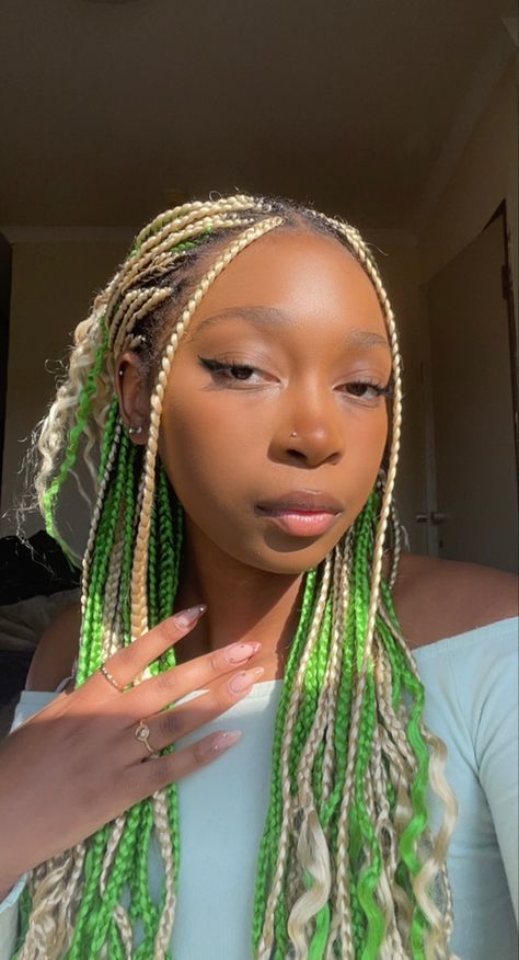 Blonde And Green Box Braids, Braid Color Ideas Hair Black Women, Grey And Blonde Box Braids, Green And Blonde Knotless Braids, Green Hair Black Women Braids, Blonde And Green Hair Black Women, Blonde Green Braids, Yellow Peekaboo Braids, Green And Yellow Braids