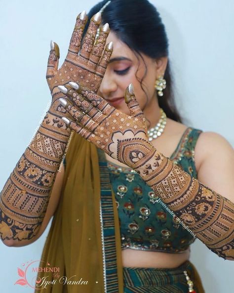 10+ Best Mehendi Artists In Udaipur – Bookmark For Your Mehendi! - SetMyWed Dulhan Mehndi Back Side, Engage Mehndi Design, Back Hand Check Mehndi Design, Hand Back Side Mehendi Design, Back Side Bridal Mehendi Design, Engagement Mehndi Designs Engagement Mehndi Designs For Bride, Back Hand Mehndi Designs For Bride, Mehndi Poses Photography, Bridal Mehendi Designs Wedding Brides