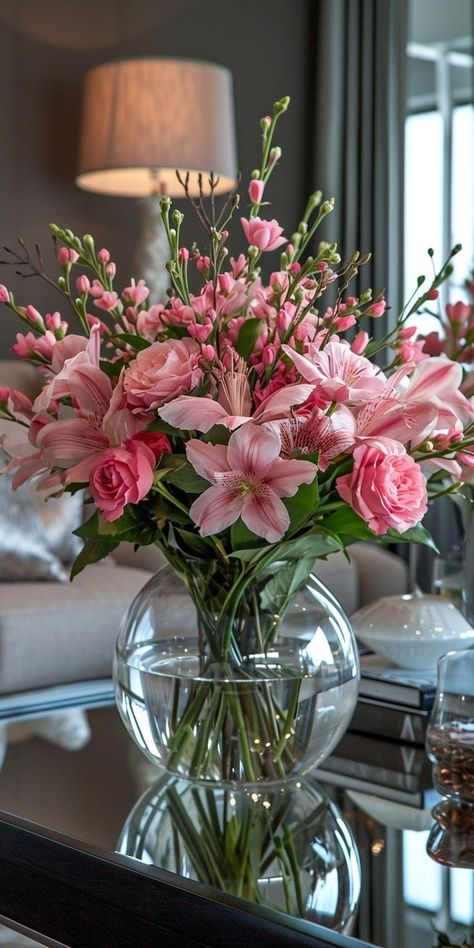 نباتات منزلية, Boquette Flowers, Flower Vase Arrangements, Flower Arrangements Simple, Flowers Bouquet Gift, Flower Therapy, Vase Arrangements, Beautiful Bouquet Of Flowers, Beautiful Flower Arrangements