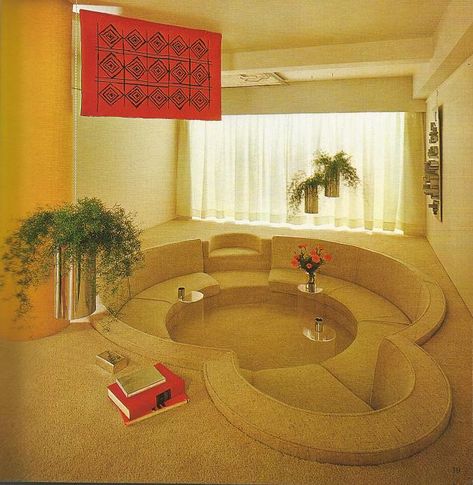 my childhood home had a carpet-covered conversation pit, they were the coolest! i wish i had one now :) 60s Interior, 70s Interior Design, 80s Interior Design, Conversation Pit, 80s Interior, 70s Interior, Retro Interior Design, Sunken Living Room, 70s Home