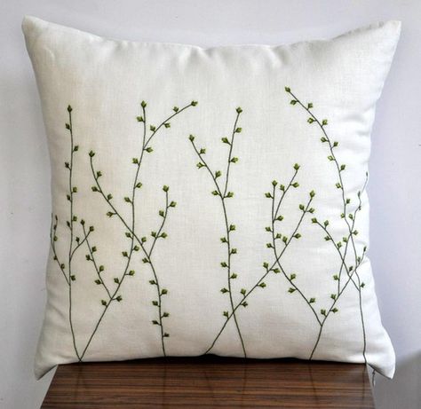 Cream Pillow Covers, Linen Couch, Cushion Embroidery, Cream Pillows, White Throw, Floral Embroidery Patterns, Pola Sulam, Sewing Pillows, Embroidery Flowers Pattern