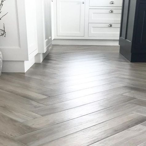 Inside Eden House | Helena on Instagram: "I got asked loads about my flooring for choices for the house, particularly these tiles in my open plan kitchen, living, finding area. They are my Marazzi wood effect tiles from the Treverkmood range in colour Tiglio. Deets for these and other floor choices on stories #woodeffecttiles #herringbone #herringbonetile #herringbonefloor #porcelaintile #kitchentiles" Parquet Flooring Kitchen, Open Plan Kitchen Living, Finding Area, Wood Effect Floor Tiles, Amtico Flooring, Wood Effect Tiles, Luxury Floor, Herringbone Floor, Herringbone Tile