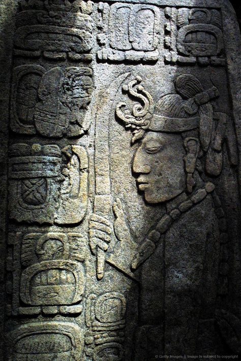 This photo shows details of a Maya stone, relating Mesoamerican Architecture, Mayan Architecture, Architecture Symbols, Mayan Civilization, Indian Stone, Ancient Mexico, Maya Civilization, Relief Carving, Grey Alien