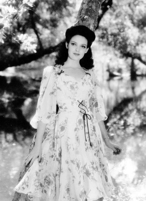 Linda Darnell, Old Hollywood Movie, Old Hollywood Actresses, She's A Lady, Old Hollywood Stars, Classic Actresses, Actrices Hollywood, Hollywood Fashion, Golden Age Of Hollywood