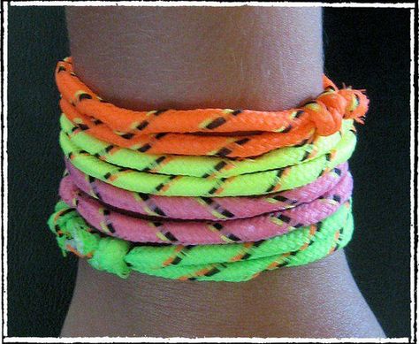 90s kids: Who remembers neon friendship bracelets? Neon Bracelets, Mini Mundo, 80s Theme Party, 90s Memories, New Retro Wave, 90s Toys, Fashion Themes, Childhood Days, School Memories