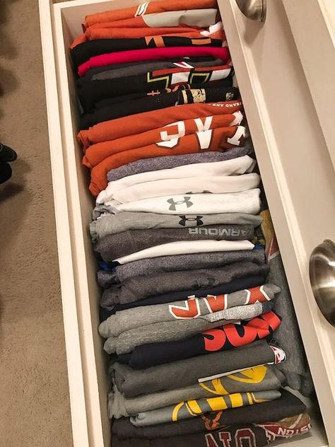 T Shirt Drawer Organization, T Shirt Closet Organization, Clothing Drawers, Clothes Dresser, T Shirt Storage, Closet Office Organization, Shirt Storage, Kon Mari, Shirt Organization