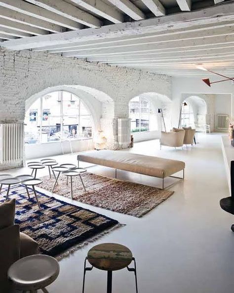 Photo Factory Conversion, Living Industrial, Warehouse Living, White Loft, Plum Pudding, Industrial Warehouse, Lots Of Windows, Interior Minimalista, Loft Living