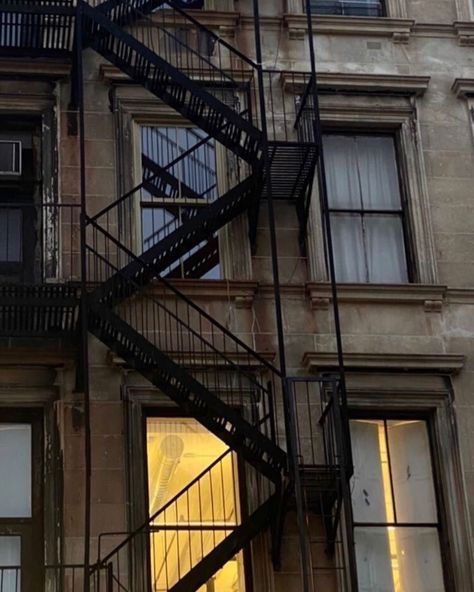 City Academia, Fire Escape, Nyc Life, A Little Life, New York Aesthetic, Apartment Aesthetic, New York Apartment, Dream Apartment, Concrete Jungle