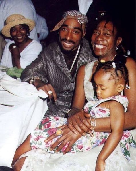 Tupac Shakur with his beautiful mother Afeni Shakur! 💕 Tupac Daughter, 2pac 90s, Tupac Aesthetic, Demetrius Johnson, Anti Money Laundering, Rhythm And Poetry, Tupac Photos, 2pac Videos, 2pac Shakur