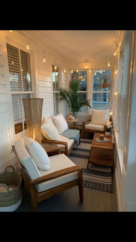 Enclosed Verandah Ideas, Closed Back Porch Ideas, Sunroom Small Ideas, Enclose Porch Ideas, Indoor Veranda Ideas, Small Inside Porch Ideas, Enclosed Front Porch Design, Window Porch Ideas, 3 Season Front Porch Ideas