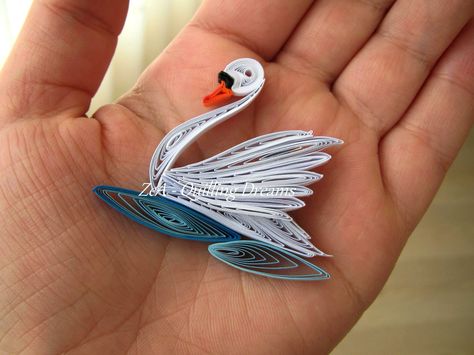 Quilling Swan Paper Filigree, Neli Quilling, Quilling Animals, Arte Quilling, Paper Quilling Tutorial, Paper Quilling Cards, Art Quilling, Quilling 3d, Quilling Christmas