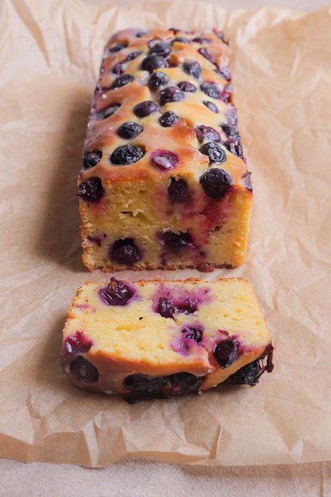 Yogurt Loaf Cake, Simple Weeknight Meals, Blueberry Loaf, Loaf Cake Recipes, Summer Cake, Yoghurt Cake, Blueberry Lemon Cake, Light Cakes, Easy Blueberry