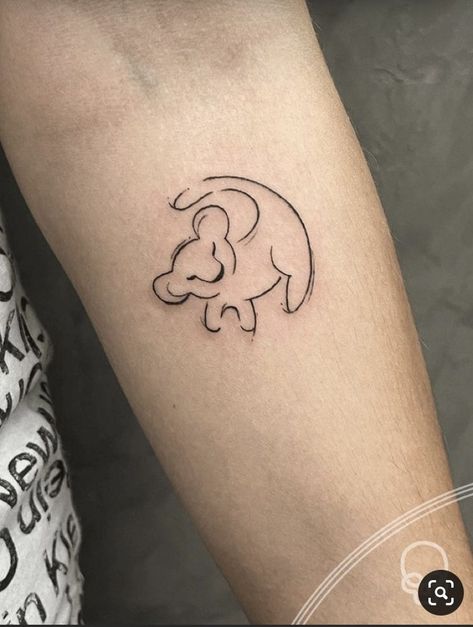 Simba Drawing Tattoo, Small Simba Tattoo, Simple Lion King Tattoo, One Line Disney Tattoo, Lion King Small Tattoo, Simba Lion King Tattoo, Lion King Inspired Tattoos, Fineline Disney Tattoo, Film Related Tattoos