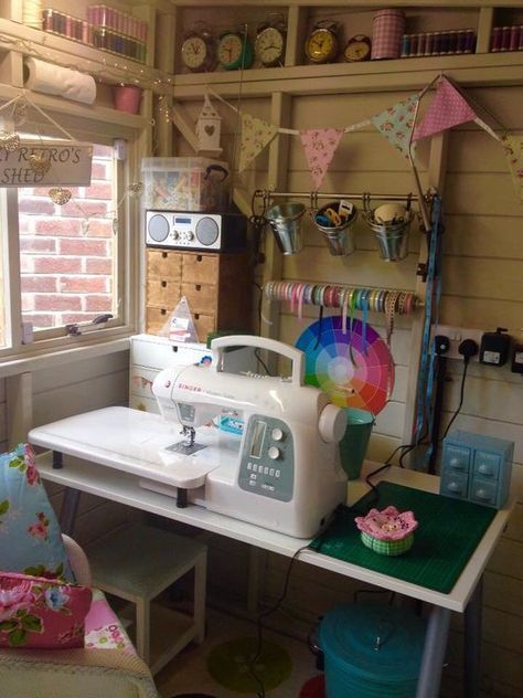 Craft Room She Shed Sewing Spaces 36 Ideas Shed Craft Room, Architecture Desk, Sewing Craft Room, Crafting Studio, Traditional Home Offices, Small Craft Rooms, Sewing Spaces, Funky Junk Interiors, Home Library Design