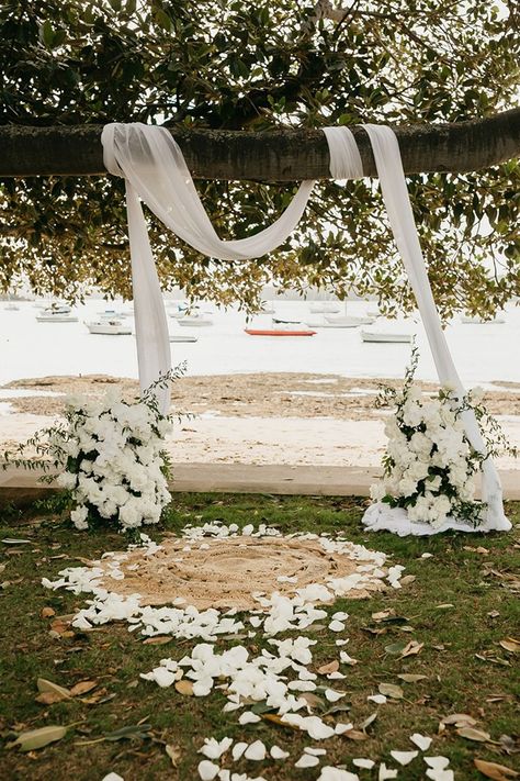 Picnic Ceremony Wedding, Outdoor Park Wedding Ceremony, Park Ceremony Wedding, Wedding At Park, Wedding In The Park, Small Park Wedding Ceremony, Outdoor Elopement Ceremony, Simple Park Wedding, Small Park Wedding