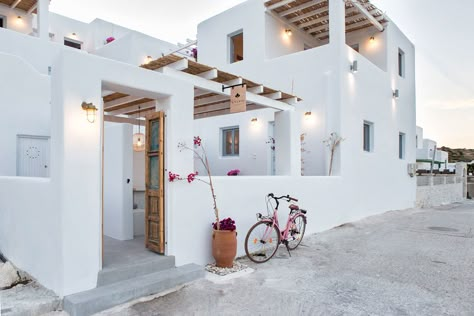 Greece House Exterior, Greece House Design, Greek Interior Design, Greek Homes, Greece House, Exterior House Design, Santorini House, Mud House, Greek Villas