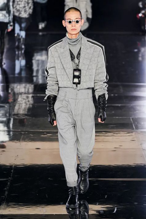 Balmain | GQ Germany Cyberpunk Mode, Menswear 2020, Young Mens Fashion, Menswear Runway, Cyberpunk Fashion, Male Fashion Trends, Mens Fashion Week, Futuristic Fashion, Mens Fashion Fall