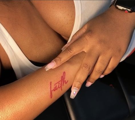 Wrist Tattoo Ideas, Simple Tattoos For Women, Ankle Tattoos For Women, Hand Tattoos For Girls, Cute Hand Tattoos, Pretty Hand Tattoos, Clever Tattoos, Tattoos For Black Skin, Red Ink Tattoos