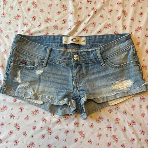 super cute low rise Hollister y2k shorts, size 1 ,... - Depop Hollister Low Rise Shorts, Low Rise Jean Shorts Outfit, Low Waist Shorts Outfit, Low Rise Shorts Outfits, Low Rise Outfit, Low Waisted Shorts, Low Waist Shorts, Hollister Y2k, Low Rise Jean Shorts