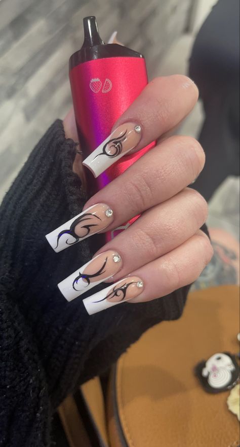 90s tribal tattoo inspired nails Old School Acrylic Nails, Playboi Carti Nails, Y2k Nails For School, 1990 Nails, 1997 Nails, Black Nail Designs Y2k, Carti Nails, Small Nails Design Y2k, 2000 Inspired Nails