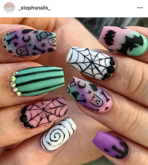 Diy Spooky Nails, Coffin Shaped Halloween Nails, Halloween Nail Stamping Ideas, Short Coffin Halloween Nails, Spooky Summer Nails, Witchy Halloween Nails, Unique Halloween Nails, Holloween Nails, Spooky Nails