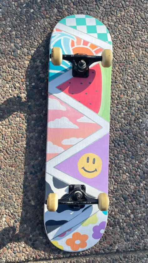 Long Board Painting Ideas Aesthetic, Cool Skateboards Designs Aesthetic, Diy Skateboard Art Design Ideas, Painting Ideas On Skateboard, Skateboard Decks Aesthetic, Painting My Skateboard, Skateboard Diy Paint, Simple Skateboard Design, Skateboard Designs Ideas