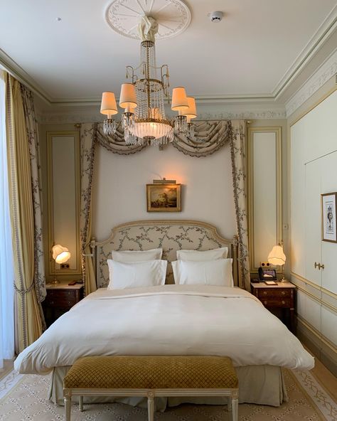 French Hotel Room, Hotel Room Design Luxury, Paris Hotel Room, Ritz Paris Hotel, Canopy Crown, Houses Inspiration, Parisian Hotel, The Ritz Paris, Paris Rooms