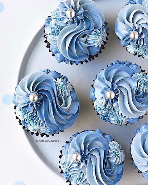 Cupcake Icing Designs, Cupcake Decorating Techniques, Cupcake Decorating Tips, Fancy Cupcakes, Icing Design, Blue Cupcakes, Pretty Cupcakes, Cupcake Decoration, Cupcake Cake Designs