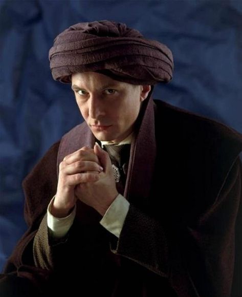 Harry Potter and the Sorcerer's Stone (2001) Bonnie Wright Harry Potter, Professor Quirrell, Ian Hart, Harry Potter Teachers, The Philosophers Stone, Harry Potter Sketch, Grid Crochet, Harry Potter Professors, Harry Potter Goblet