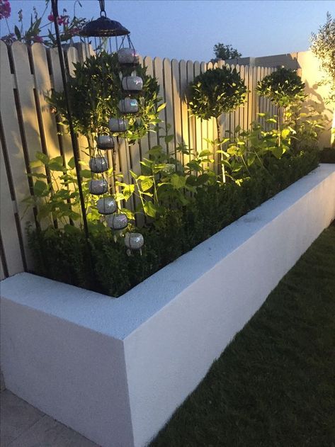 Backyard Landscaping Raised Beds, Garden Border Lighting, Garden Raised Borders, Raised Garden Beds Lighting, Modern Raised Beds, Raised Bed Lighting Garden Ideas, Raised Bed Lighting, Raised Beds Small Garden, Raised Bed Border