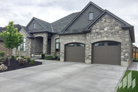 Arriscraft Fresco Silverado, Grey Rock House Exterior, Grey Stone House Exterior, Reading Imagination, Grey Stone House, Grey Exterior House Colors, Brick Ideas, Stone Exterior Houses, Exterior Houses