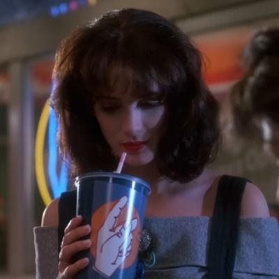 Veronica Sawyer Icon, Heathers Veronica, Veronica Heathers, Jd And Veronica, Heathers Movie, Winona Forever, Veronica Sawyer, Heathers The Musical, Christian Slater