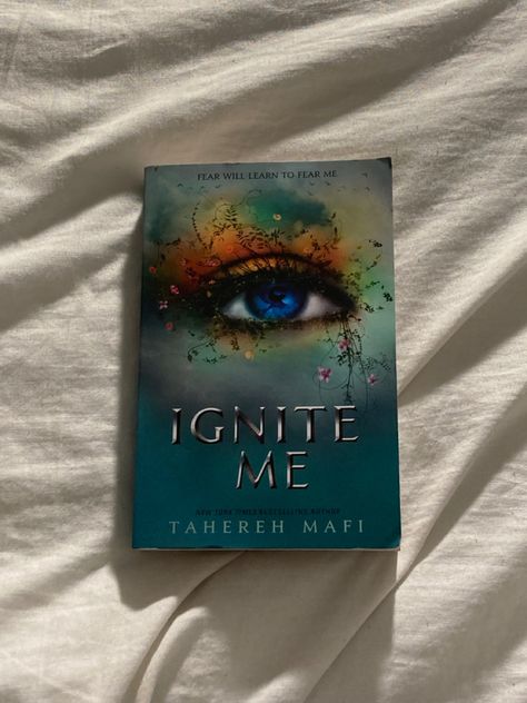 Ignite Me Book Cover, Ignite Me Book, Booklovers Aesthetic, Defy Me, Restore Me, July Aesthetic, Unravel Me, Ignite Me, Dystopian Fiction Books