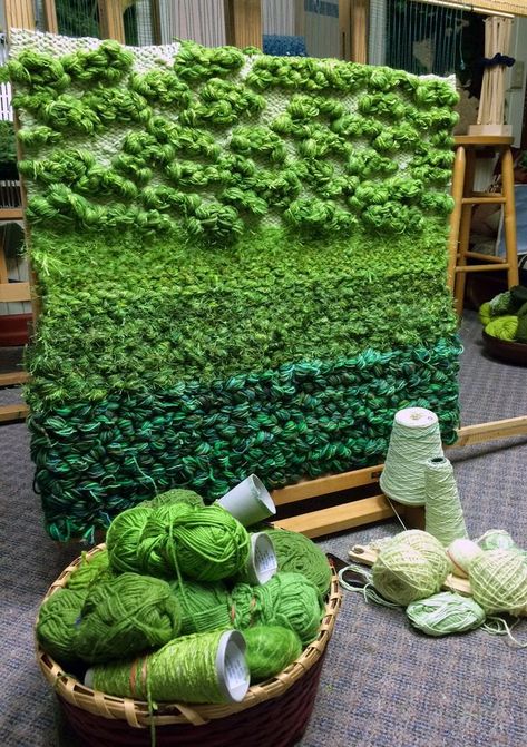 Green Tapestry, Weaving Rug, Textile Fiber Art, Wool Art, Weaving Textiles, Weaving Projects, Woven Wall Hanging, Weaving Art, Loom Weaving