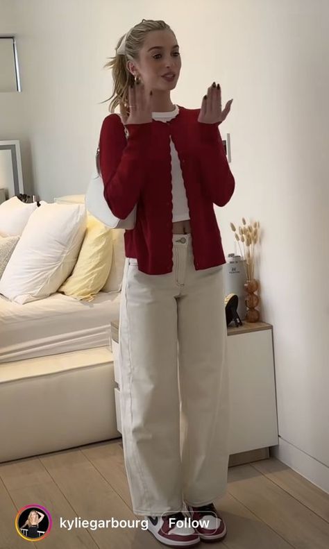 Style Red Cardigan, Outfit With Red Cardigan, Korea Style Outfits, Cardigan Outfit 2024, Cardigan Pants Outfit, Spring Uni Outfits, Cream And Red Outfits, Red Cardigan Outfit Aesthetic, Japan Outfit Ideas Spring