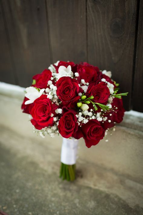 White Bouquet Red Accents, Red And White Bride Bouquet, Prom Rose Bouquet, Red Bouquet Roses, Bride Red Rose Bouquet, Red Rose Bouquet Bride, Red Rose And Greenery Bouquet, Bride Bouquets Red Roses, Red White And Gold Bouquet