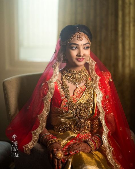 AISHWARYA NALLA | @kyasasonika28 muhurtham look which blends elegance & sheen✨ #wedmegoodsouth #wedmegood #weddingbrigade #weddingwire #weddingplz… | Instagram Muhurtham Look, Veil Designs, Indian Wedding Reception Outfits, Wedding Reception Outfit, Reception Outfits, Hair Style On Saree, Bride Ideas, Wedding Saree Blouse, Wedding Saree Blouse Designs